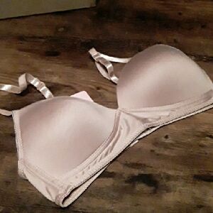 NWOT 34B Classy Just Be Beige Padded Wirefree Bra